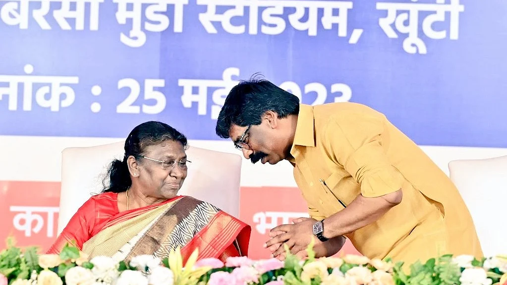 हेमंत सोरेन ने राष्ट्रपति के समक्ष उठाई आदिवासियों के लिए अलग धर्म कोड की मांग