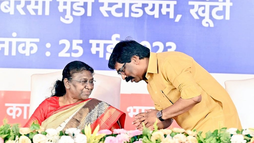 हेमंत सोरेन ने राष्ट्रपति के समक्ष उठाई आदिवासियों के लिए अलग धर्म कोड की मांग