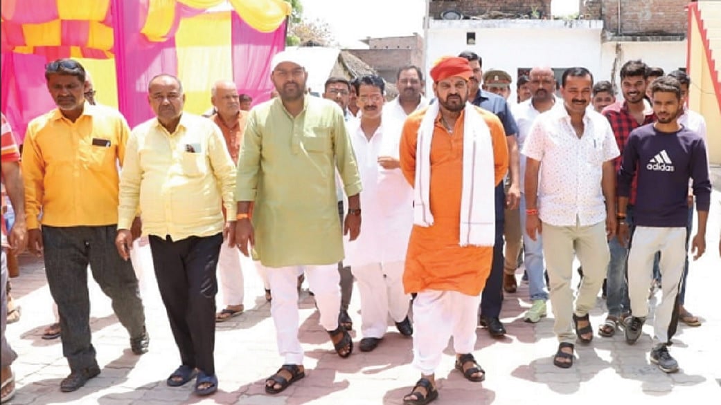 बृज भूषण ने एक इंटरव्यू में खुद कहा था कि उनसे एक व्यक्ति की हत्या हुई थी। लेकिन इस पर उनसे पूछताछ तक नहीं हुई