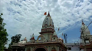 उत्तराखंड के तीन बड़े मंदिरों ने लागू किया ड्रेस कोड, युवतियों के छोटे कपड़े पहनकर प्रवेश पर लगी रोक