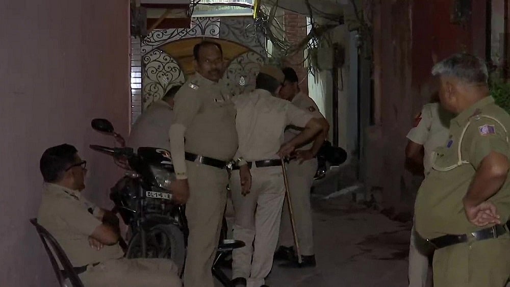 दिल्ली में हथियारबंद लुटेरों का तांडव, बुजुर्ग महिला की निर्मम हत्या
