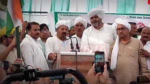 मुजफ्फरनगर खाप पंचायत में चौधरियों का ऐलान- पहलवानों के पक्ष में कुरुक्षेत्र से होगा महाभारत का आगाज