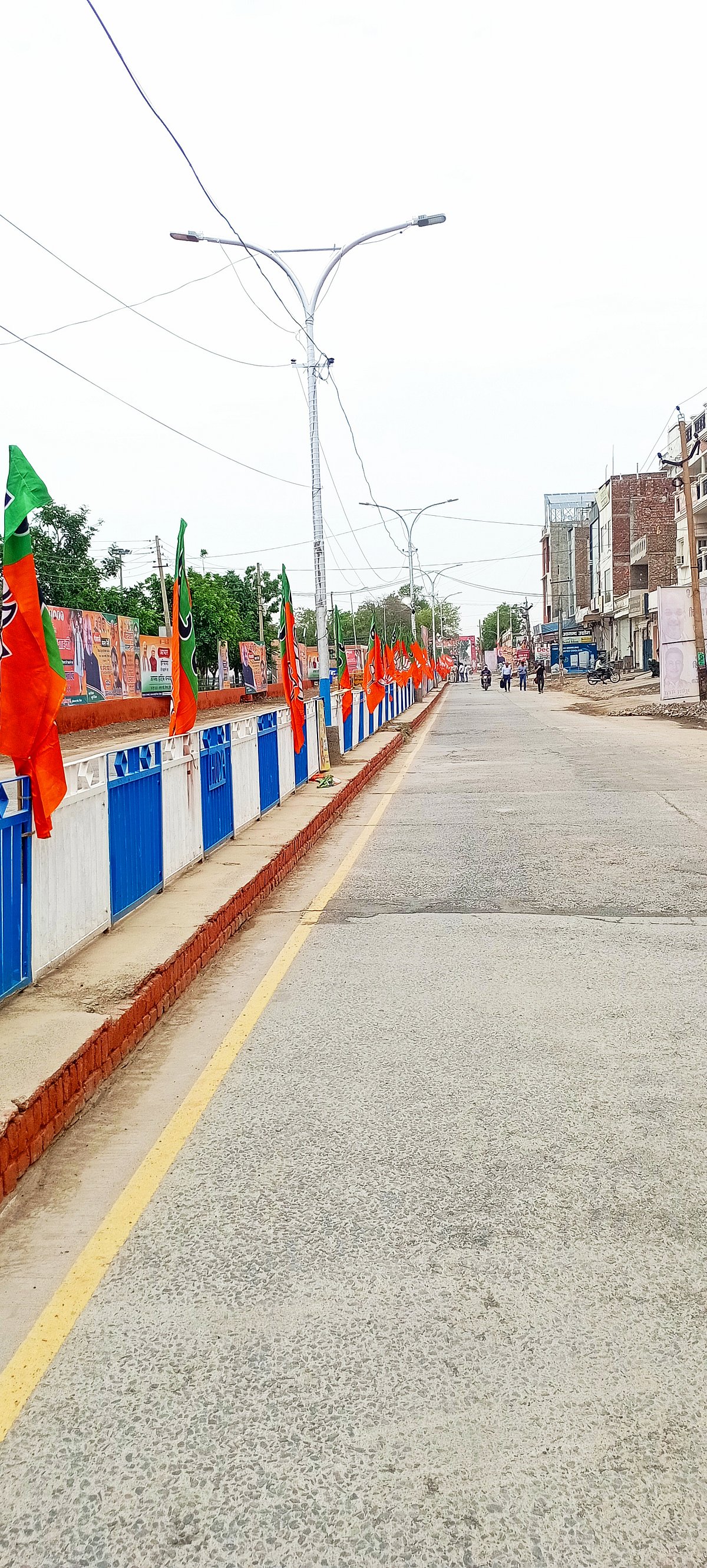 कर्फ्यू का अहसास कराती रैली स्थल सिरसा अनाज मंडी को जोड़ने वाली सड़क पर तकरीबन 2 बजे पसरा सन्नाटा