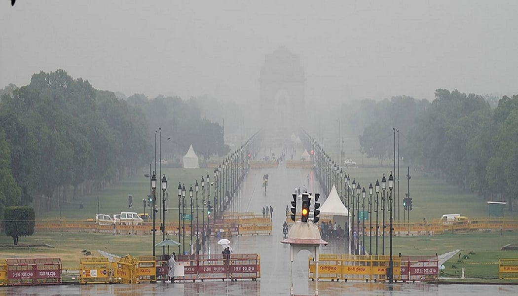 दिल्ली-NCR में मौसम ने ली करवट, कई इलाकों में बारिश, भीषण गर्मी से कुछ देर के लिए निजात, लेकिन...?