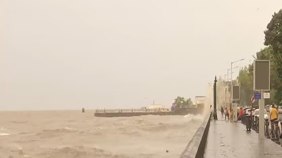 चक्रवात बिपरजॉय का दिखने लगा असर, फोटो: सोशल मीडिया