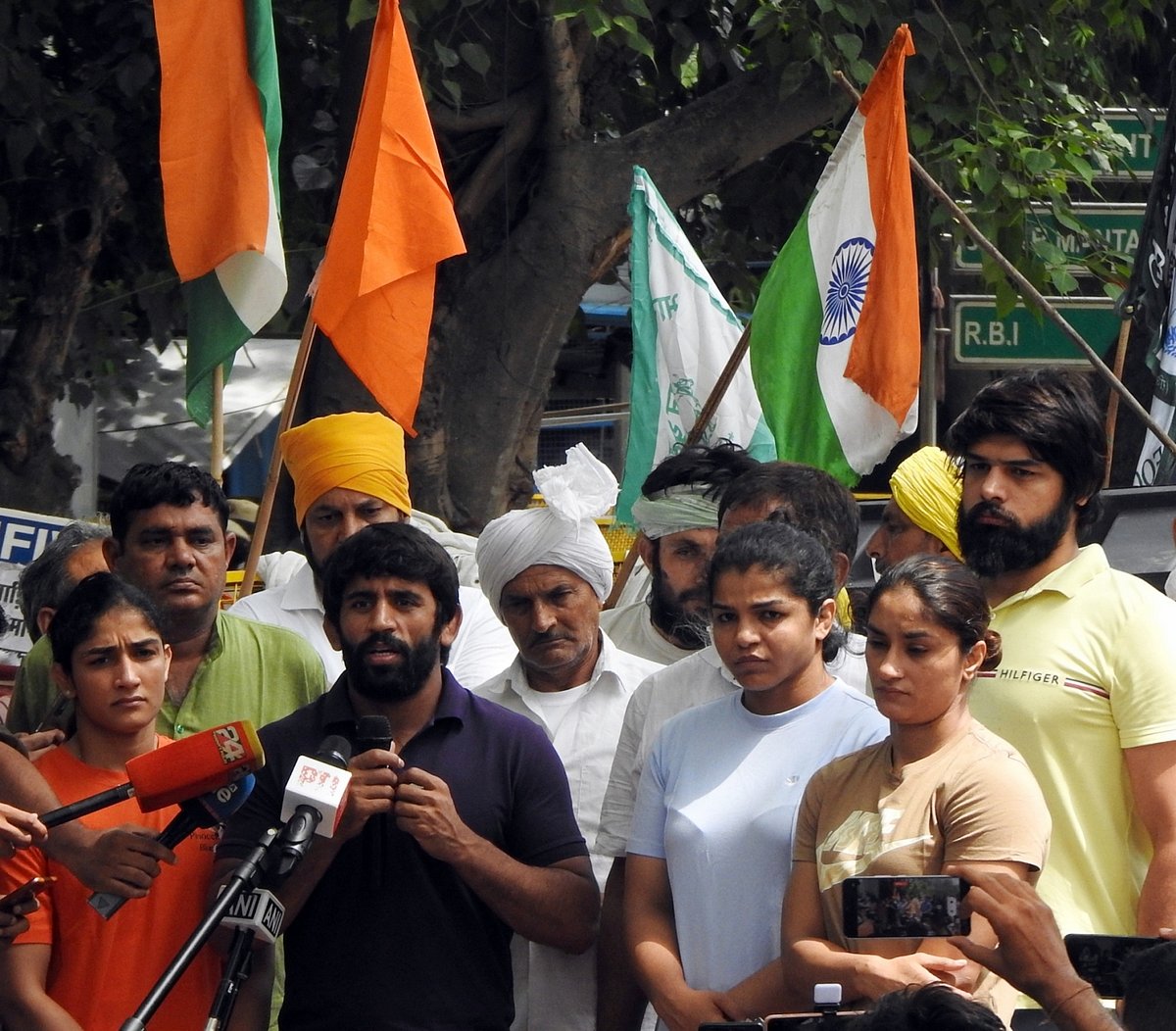 Wrestlers Protest: पहलवानों के खिलाफ पुलिस एक्शन पर भड़का IOC, रेसलर्स की सुरक्षा पर दिया बड़ा बयान