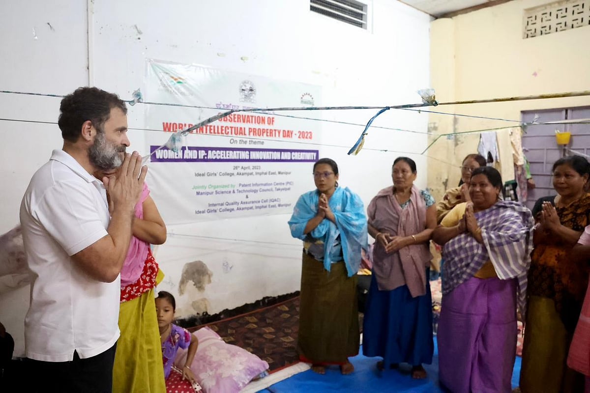 राहुल गांधी ने मणिपुर के बिष्णुपुर में राहत शिविरों का किया दौरा, हिंसा से प्रभावित लोगों से की मुलाकात