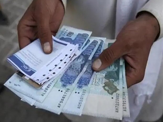 दुनिया: पाकिस्तान की मुद्रा में रिकॉर्ड गिरावट और फि‍जी में लिंग आधारित हिंसा की दर बहुत अधिक