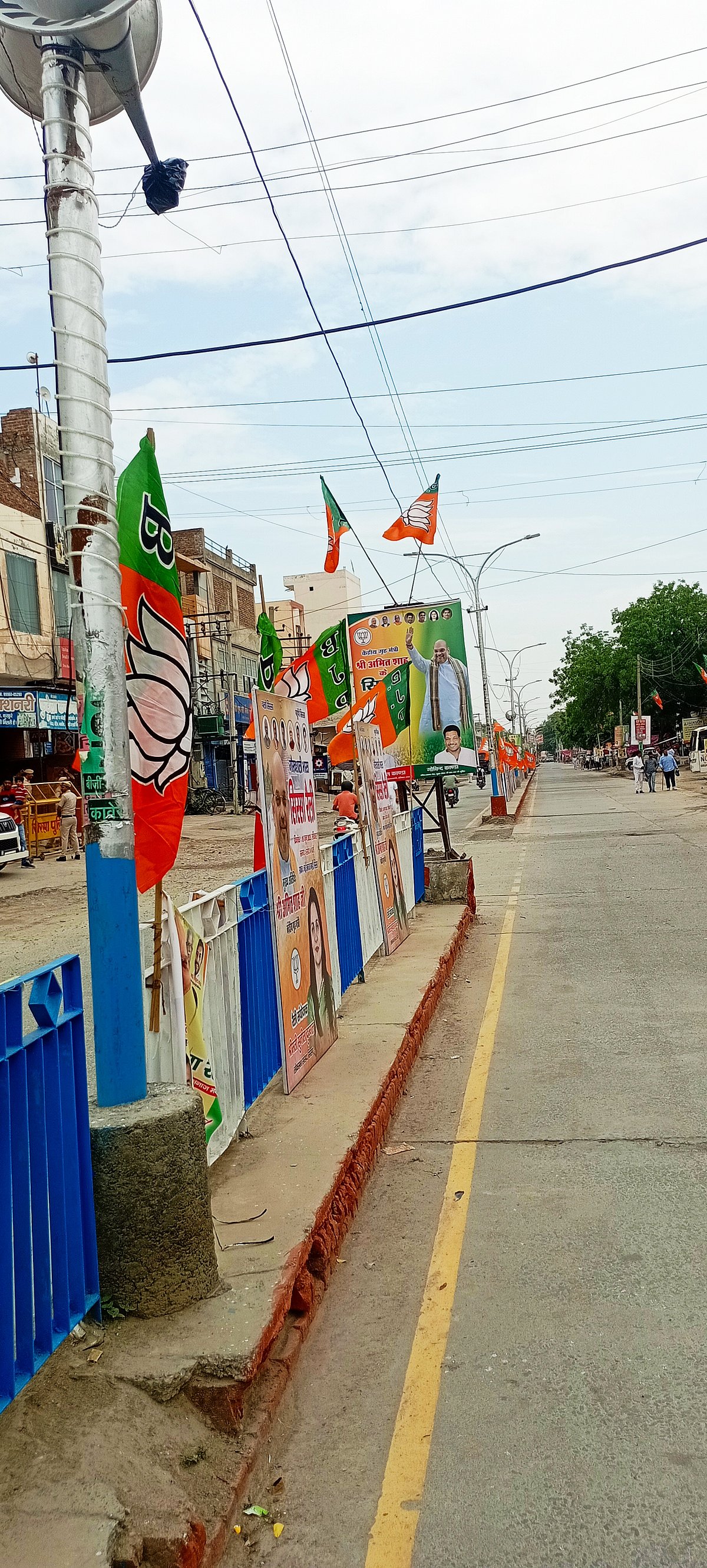 कर्फ्यू का अहसास कराती रैली स्थल सिरसा अनाज मंडी को जोड़ने वाली सड़क पर तकरीबन 2 बजे पसरा सन्नाटा