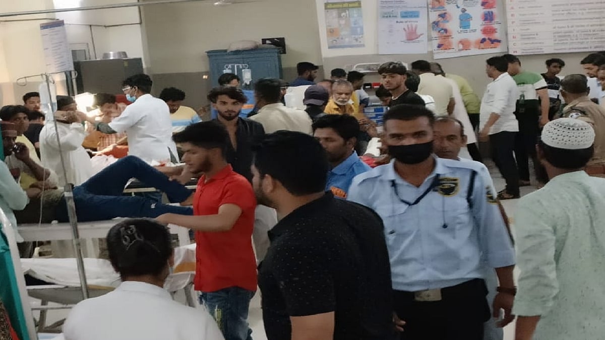 मध्य प्रदेश के शाजापुर में भीषण सड़क हादसा, खड़े ट्रक से टकराई कार, दो लोगों की मौके पर ही मौत, 9 घायल