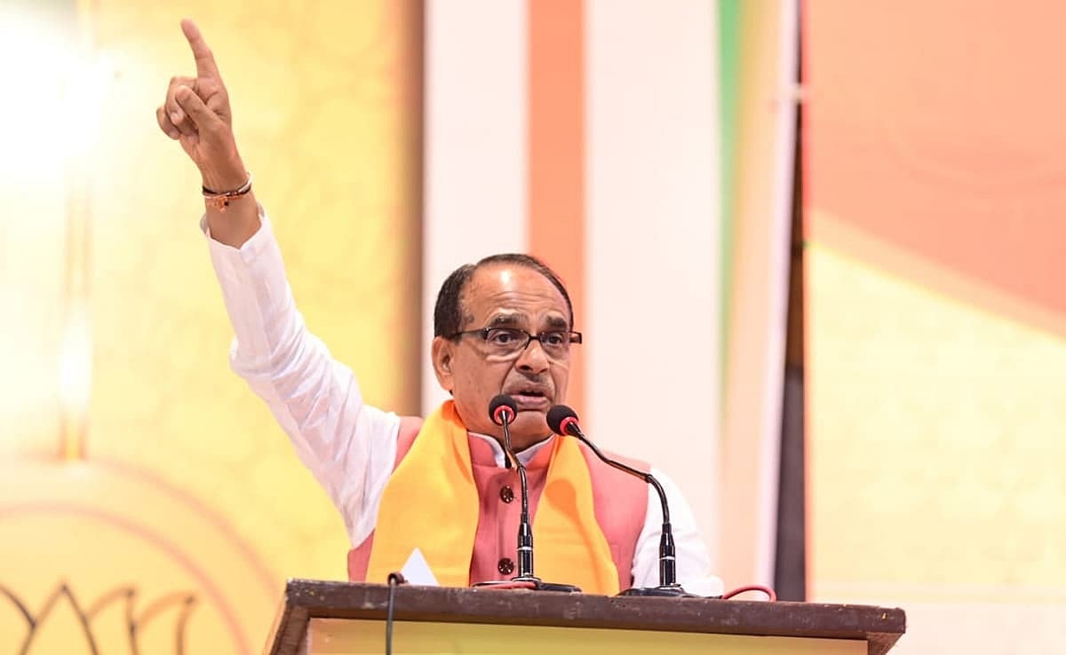 भारी कर्ज में डूबा है मध्य प्रदेश और शिवराज फिर से सत्ता के लिए मुफ्त उपहारों का कर रहे हैं ऐलान
