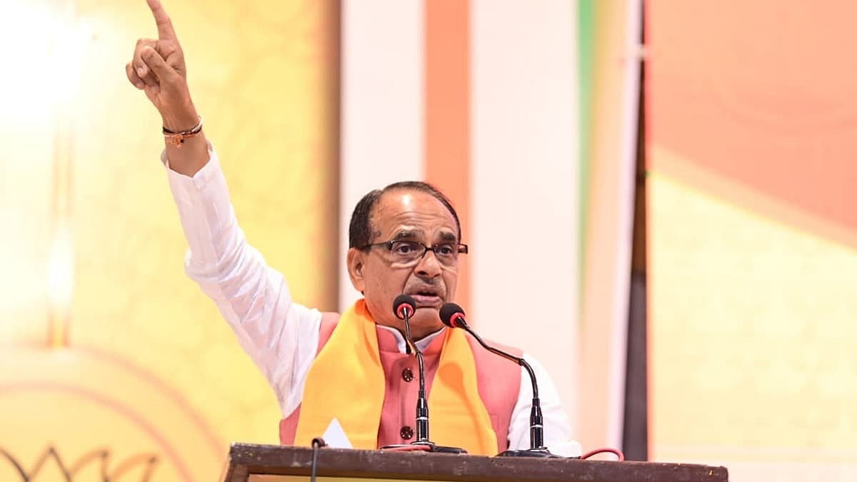 एक तरफ मध्य प्रदेश भारी कर्ज में डूबा है, वहीं दूसरी तरफ सीएम शिवराज फिर से सत्ता के लिए मुफ्त उपहारों का ऐलान कर रहे हैं