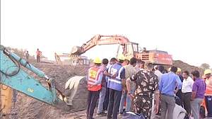 मध्य प्रदेश के सीहोर में बड़ा हादसा, ढाई साल की बच्ची लगभग 300 फीट गहरे बोरवेल में गिरी, रेस्क्यू ऑपरेशन जारी