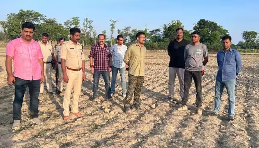बिहार: चंपारण एनकाउंटर में 2 डकैत ढेर, बम हमले में तीन पुलिसकर्मी भी हुए घायल 