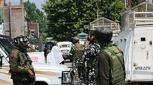 जम्मू-कश्मीर के कुपवाड़ा में LOC के पास सुरक्षाबलों और आतंकियों के बीच मुठभेड़, 2 दहशतगर्द ढेर