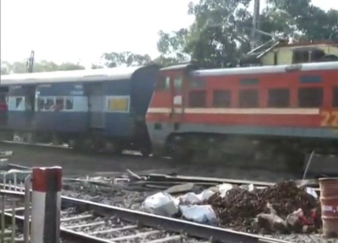 ओडिशा रेल हादसा: तीसरे दिन पटरी पर लौटी ट्रेन, लापता लोगों पर रेल मंत्री बोले, ‘अभी जिम्मेदारी खत्म नहीं हुई'