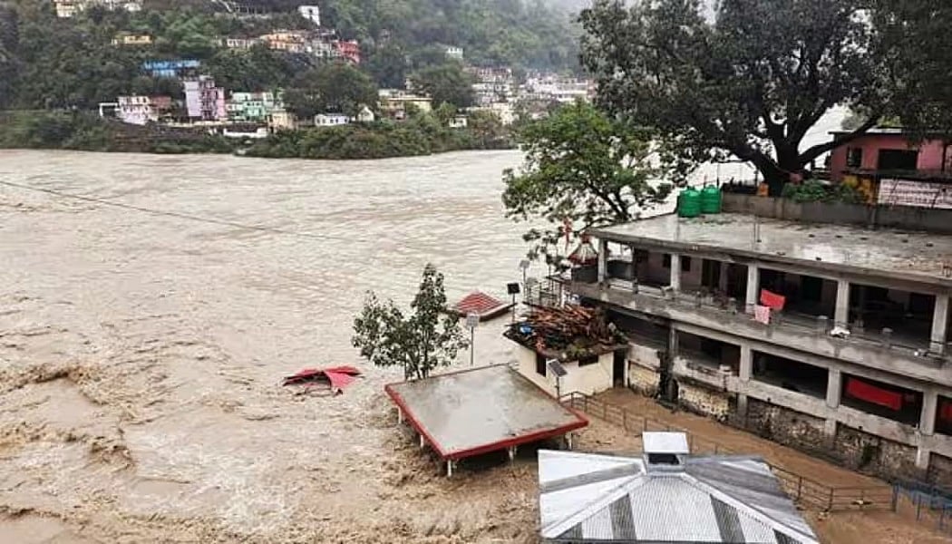 चारधाम यात्री ध्यान दें! मौसम विभाग ने उत्तराखंड के इन जिलों में भारी बारिश का जारी किया अलर्ट