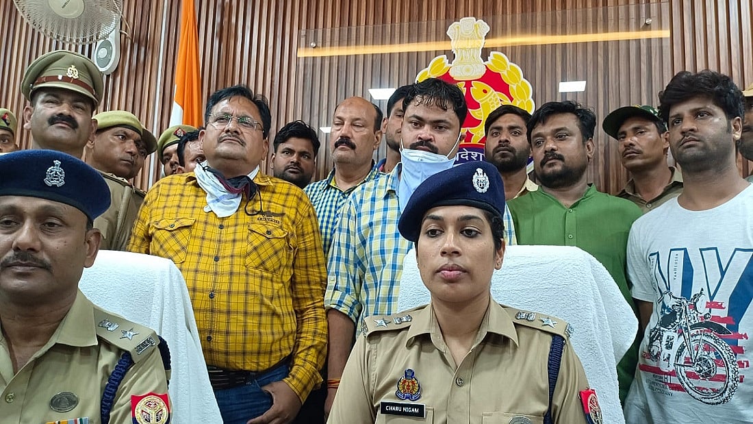 यूपी के औरैया में 50 किलो चांदी की लूट में दारोगा और कांस्टेबल समेत 6 गिरफ्तार