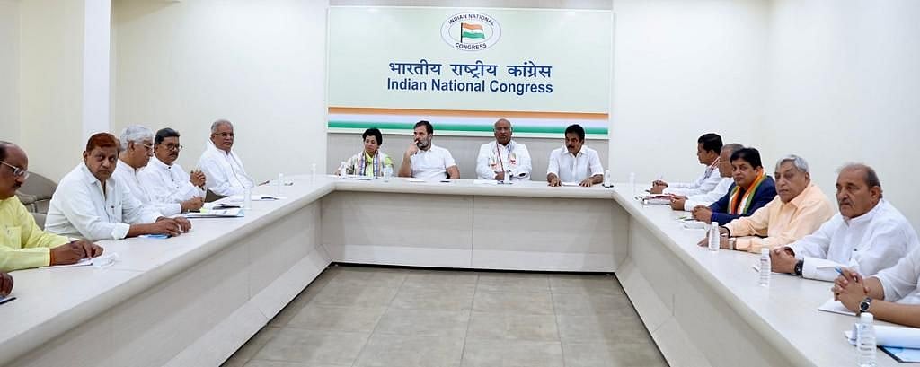 छत्तीसगढ़ चुनाव: कांग्रेस की अहम बैठक, भूपेश बघेल बोले- हैं तैयार हम, खड़गे बोले- 'गढ़बो नवा छत्तीसगढ़'
