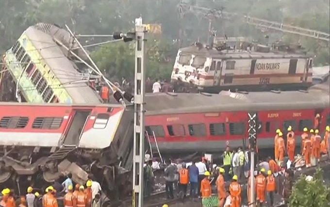 रेल हादसे में मरने वालों की संख्या लगातार बढ़ रही है।