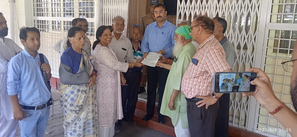 नफरत फैलाने के प्रयासों के खिलाफ देहरादून में जनवादी संगठनों और विपक्षी दलों ने ज्ञापन सौंपा (फोटो - त्रिलोचन भट्ट)
