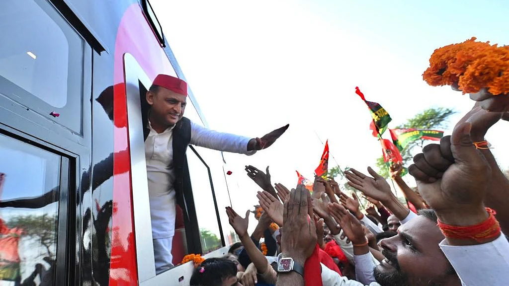 अखिलेश ने लखीमपुर से शुरू की लोक जागरण यात्रा