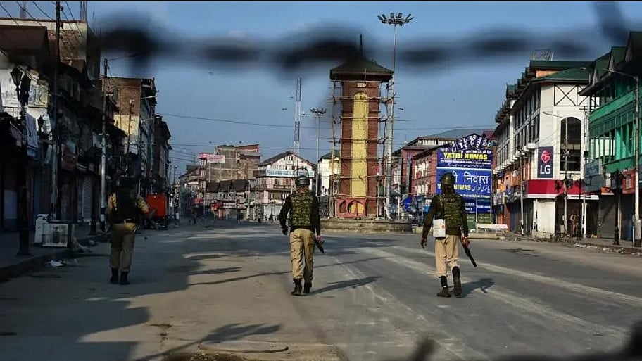 दुनिया भर में निरंकुश हिंसक सत्ता का बोलबाला