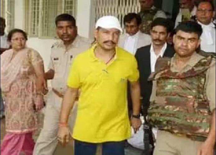 लखनऊ में अतीक की तरह मुख्तार के करीबी की हत्या, वकील की ड्रेस में आए अपराधी ने कोर्ट रूम में मारी गोली