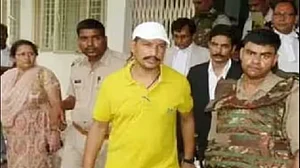 लखनऊ में अतीक की तरह मुख्तार के करीबी की हत्या, वकील की ड्रेस में आए अपराधी ने कोर्ट रूम में मारी गोली