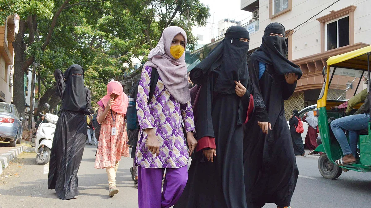 हैदाराबाद में फिर से बुर्का विवाद, फोटो: IANS