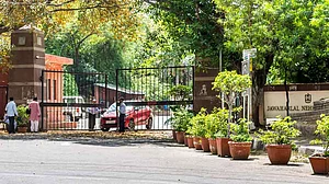 JNU में रात 10 से सुबह 6 बजे तक बाहरी वाहनों के प्रवेश पर प्रतिबंध, हालिया घटनाओं के बाद लिया गया फैसला