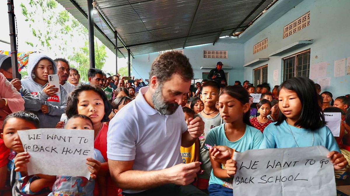 पूर्व कांग्रेस अध्यक्ष राहुल गांधी ने कहा कि हिंसा से कोई नतीजा नहीं निकलेगा।
