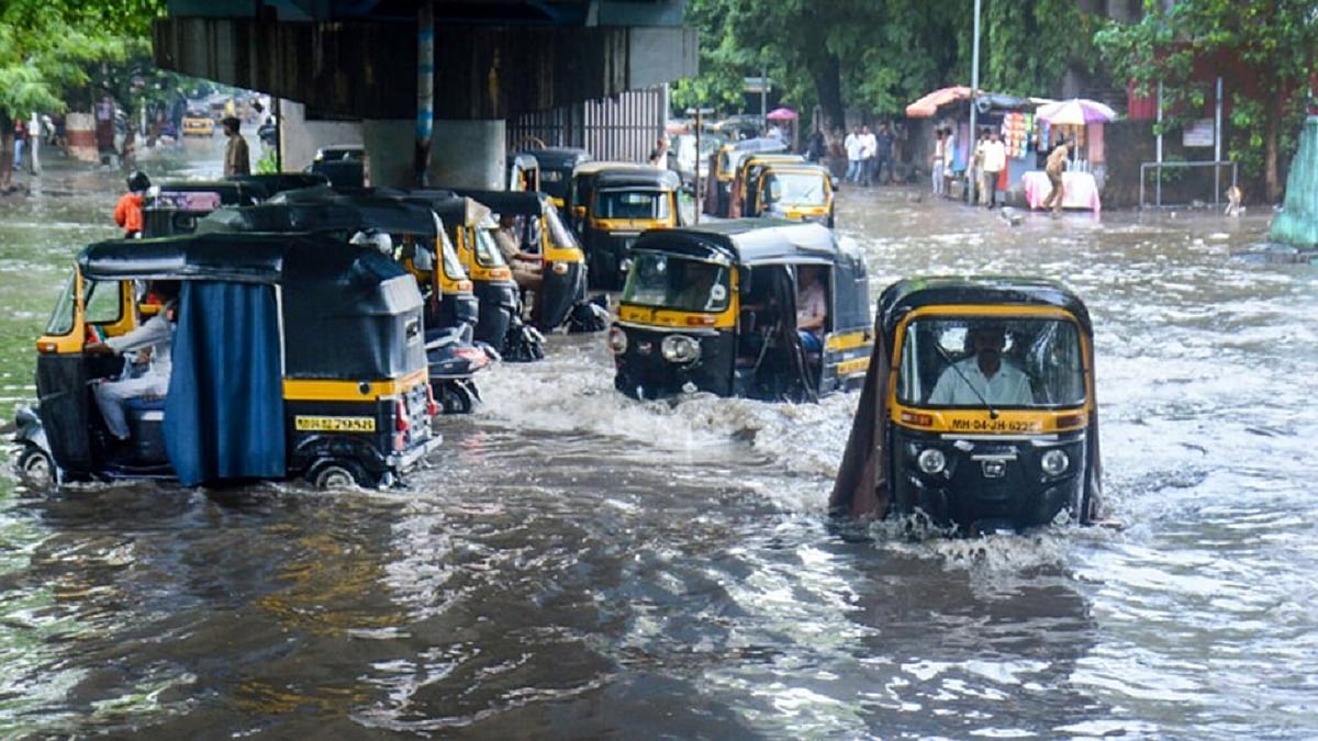 मुबई में भारी बारिश को लेकर मौसम विभाग का रेड अलर्ट, स्कूल-कॉलेज किए गए बंद, लोगों को घर से नहीं निकलने की सलाह