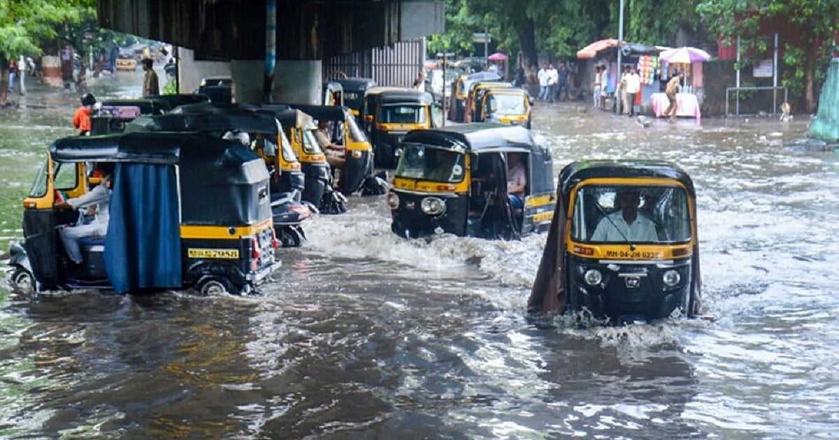 बड़ी खबर LIVE: मुंबई में भारी बारिश का रेड अलर्ट, IMD की बेहद तेज बारिश की चेतावनी
