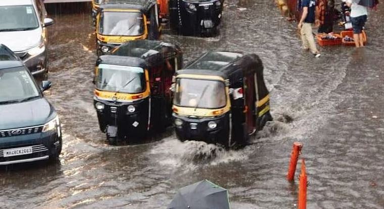 मुंबई में भारी बारिश का दौर, निचले इलाकों में जलभराव, मौसम विभाग का अलर्ट, हाई टाइड की भी आशंका