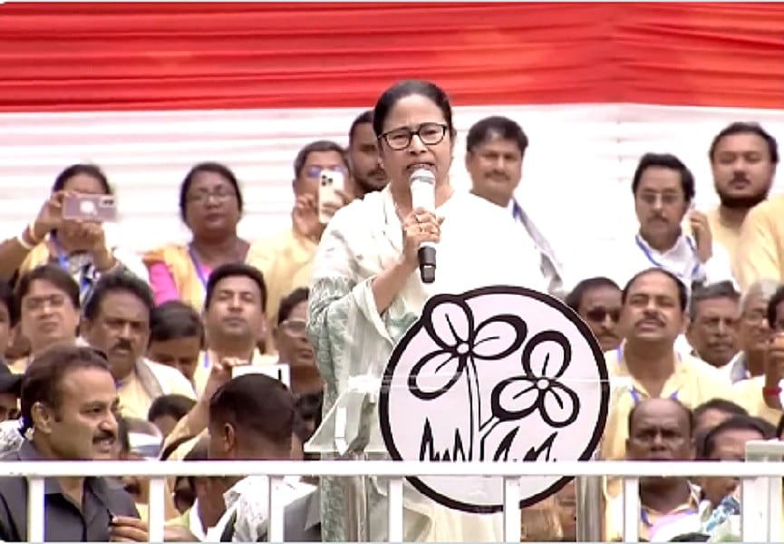 BJP का 'बेटी बचाओ' नारा 'बेटी जलाओ' में बदला, बंगाल में फिर सक्रिय हो सकती हैं केंद्रीय एजेंसियां: ममता बनर्जी