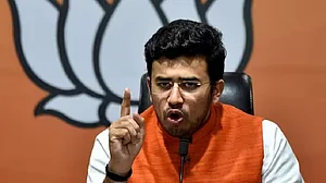 BJP सांसद तेजस्वी सूर्या के फोन से उगाही के लिए कॉल, गुजरात BJYM अध्यक्ष से मांगे पैसे और हीरे, FIR दर्ज