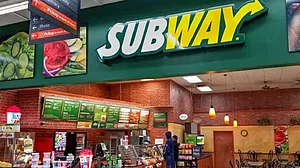 अर्थजगत: McDonalds के बाद अब सबवे ने सलाद-सैंडविच से हटाया टमाटर और जून तिमाही में ICICI बैंक को बंपर मुनाफा
