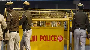 दिल्ली: भजनपुरा में सनसनीखेज वारदात, 5 बदमाशों ने की तबाड़तोड़ फायरिंग, अमेजन के सीनियर मैनेजर की मौत, एक घायल
