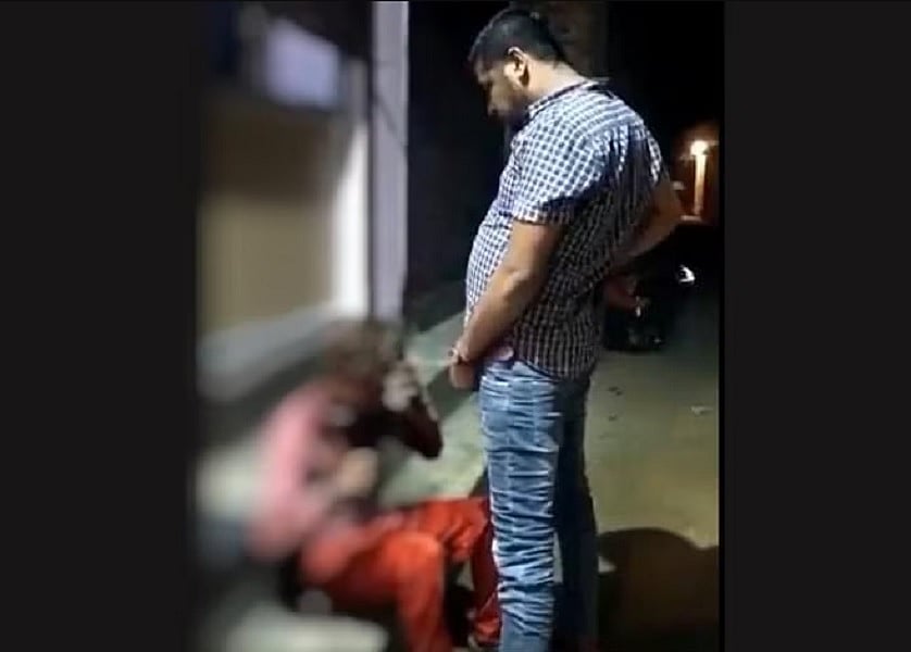 मध्य प्रदेश में दबंग ने आदिवासी मजदूर पर किया पेशाब, BJP विधायक का करीबी होने का आरोप