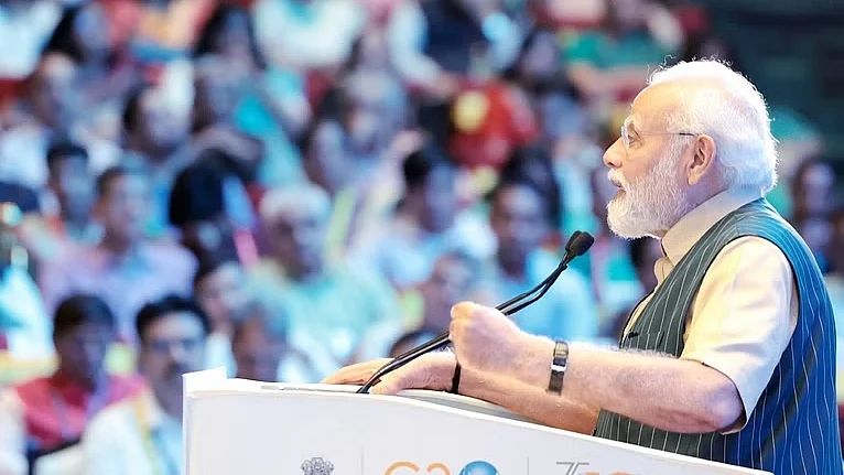 प्रधानमंत्री नरेंद्र मोदी 29 जुलाई को दिल्ली में प्रगति मैदान में नवनिर्मित कन्वेंशन सेंटर में अखिल भारतीय शिक्षा समागम को संबोधित करते हुए (फोटो : PIB)