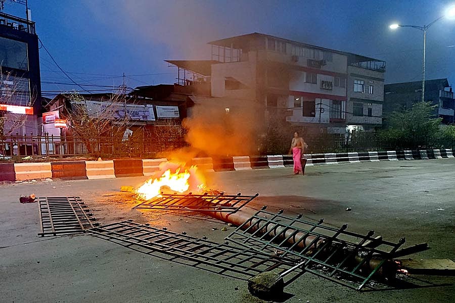मणिपुर में नेशनल हाईवे की फिर से नाकाबंदी, हमलों से नाराज आदिवासी संगठन ने 72 घंटे के लिए बंद किया