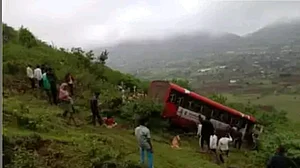 महाराष्ट्र: नासिक में भीषण हादसा, यात्रियों से भरी बस सप्तश्रृंगी पहाड़ियों के पास खाई में गिरी, 18 लोग घायल