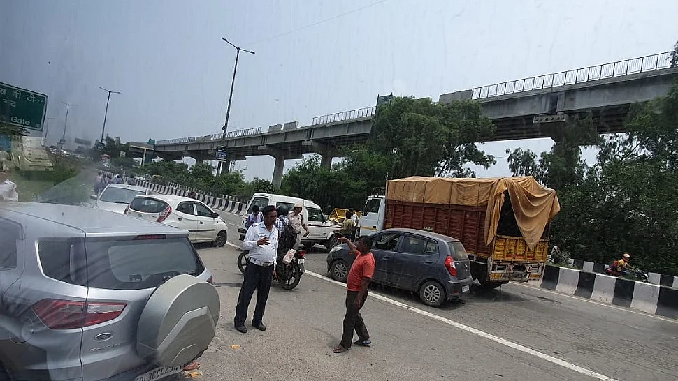 दिल्ली-NCR में प्रदूषण में कमी, ग्रैप-3 के प्रतिबंध हटाए गए, चरण-1 और 2 की कार्रवाई तेज करने का आदेश