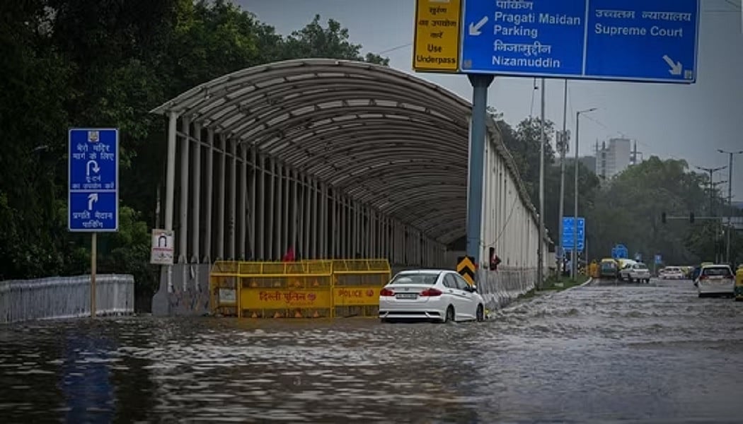 वीडियो: पार्किंग का पानी आने से प्रगति मैदान टनल बंद, लगा लंबा जाम, ट्रैफिक पुलिस ने दी ये सलाह 