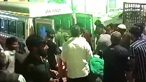 जम्मू-कश्मीर के राजौरी में भीषण सड़क हादसा, खाई में कार गिरने से 4 लोगों की मौत, 8 घायल