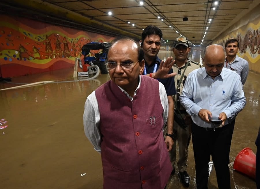 दिल्ली: जलभराव के कारण प्रगति मैदान सुरंग चौथे दिन भी बंद, ट्रैफिक पुलिस ने इन रास्तों से बचने की दी सलाह