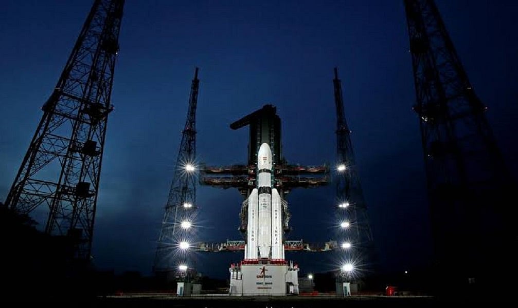 आकार पटेल का लेख: मानव समाज के लिए कितने अर्थपूर्ण और प्रभावी होंगे अंतरिक्ष कार्यक्रम!