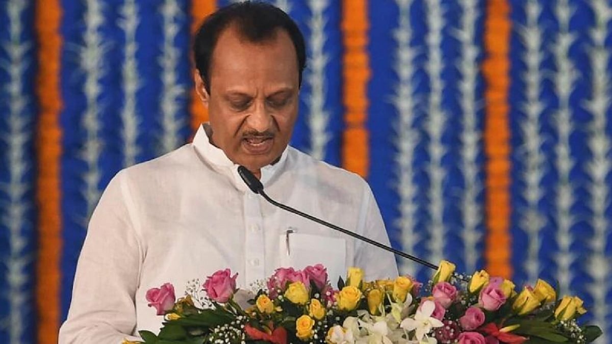 महाराष्ट्र की राजनीति में बड़ा उलटफेर, NCP नेता अजित पवार ने ली डिप्टी CM पद की सपथ।
