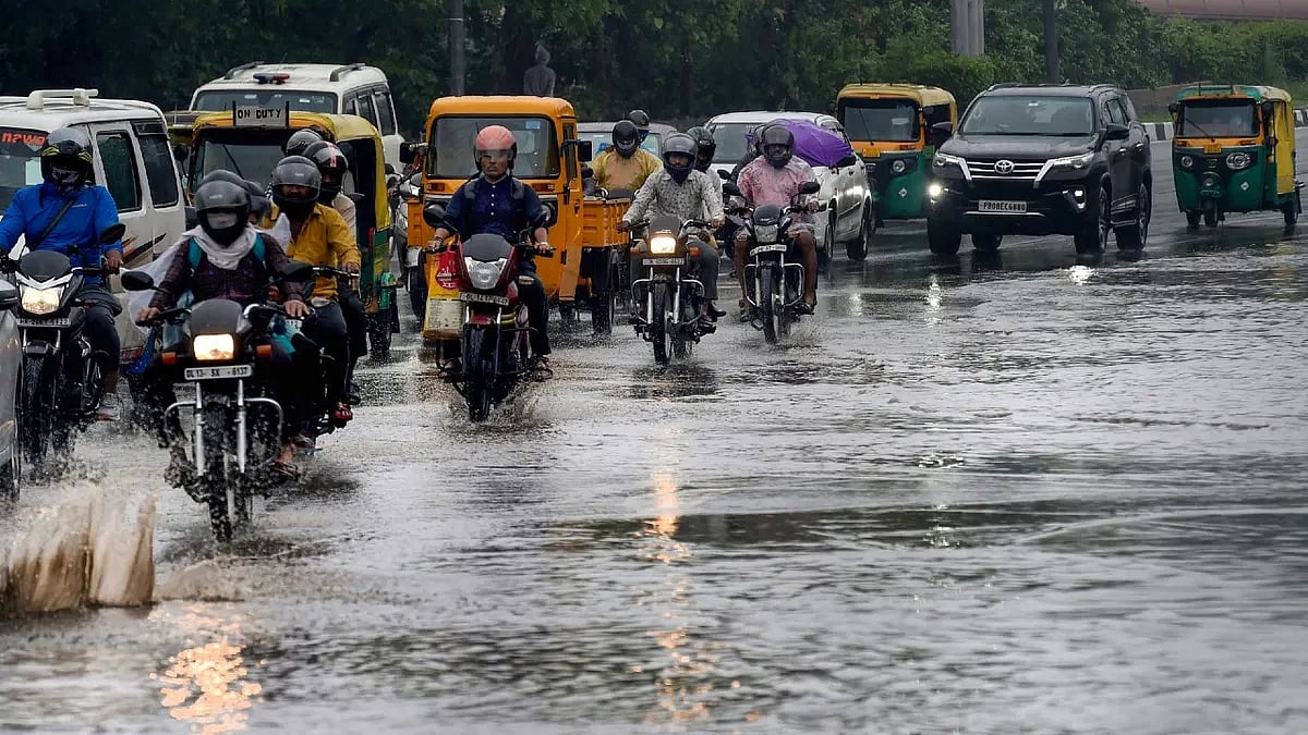 दिल्ली में लगातार हो रही बारिश ने तोड़ा 20 साल का रिकॉर्ड।